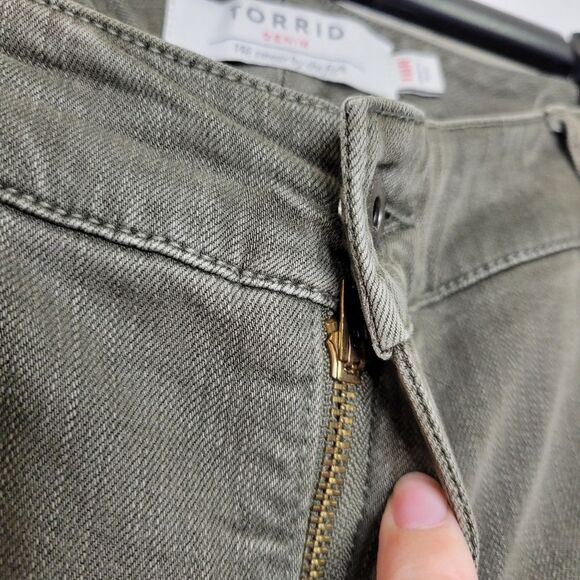 Torrid Size 18R Olive Green Wash Boyfriend Distressed Ripped Knees Jeans - Picture 9 of 11